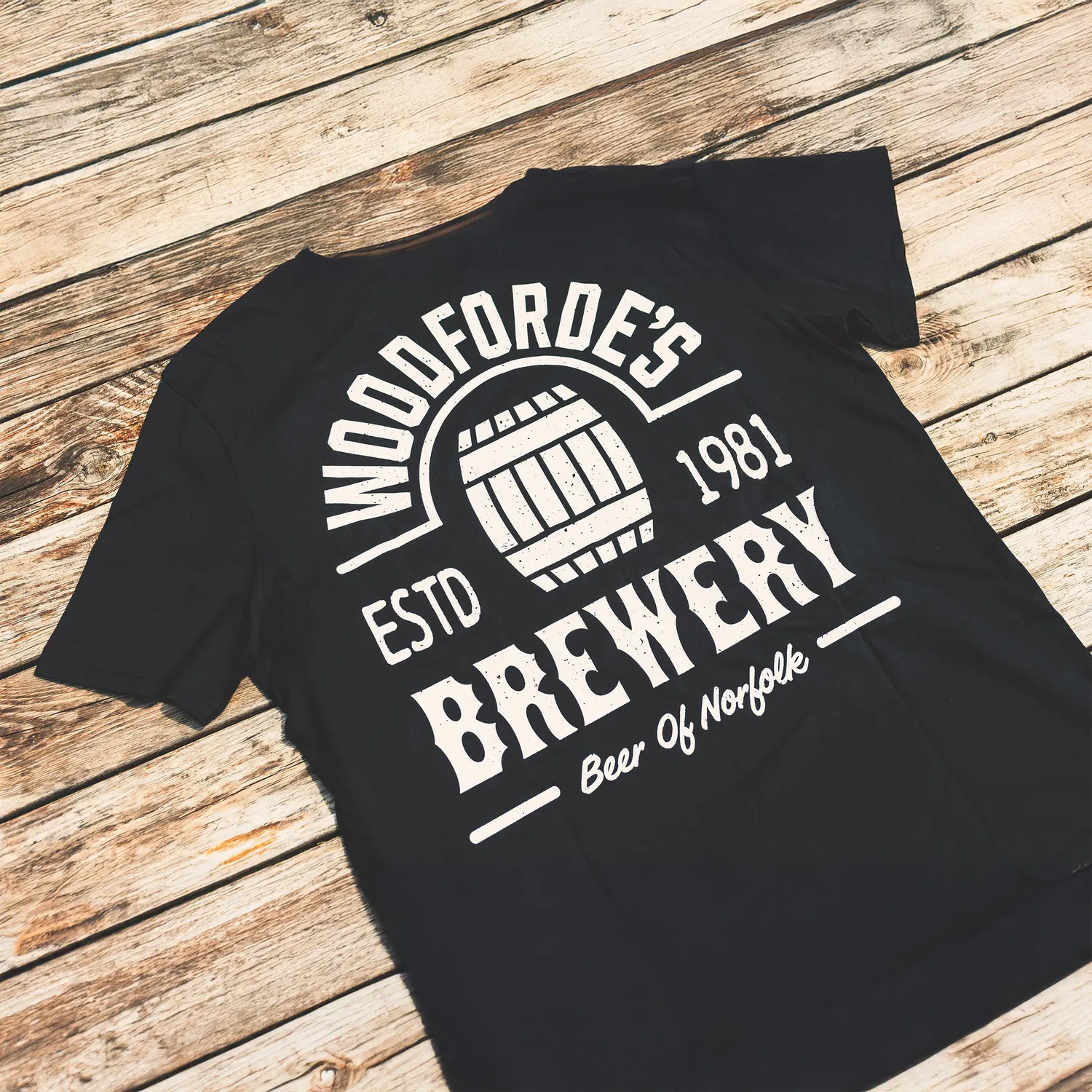 Woodforde's Barrel maglietta nera cotone bio unisex